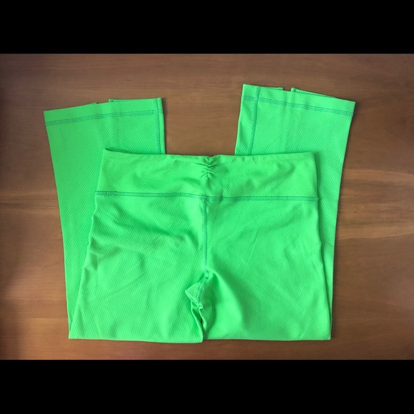 NWT Lululemon Gather & Crow Crop Frond Green - Picture 2 of 9
